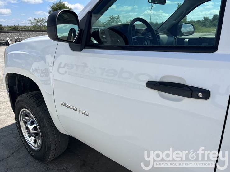 2011-gmc-sierra-2500hd-image-17