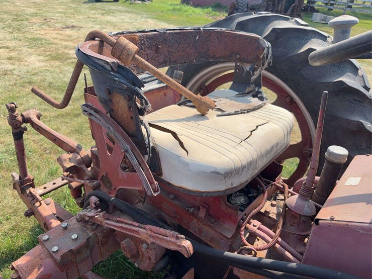 farmall-340-gas-with-loader-image-28