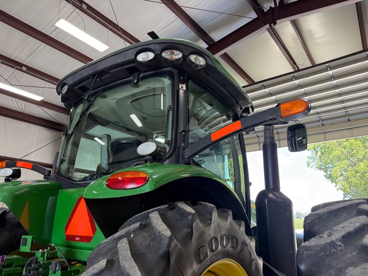 2011-john-deere-8285r-image-55