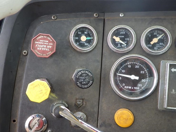 1989-ford-l9000-image-30