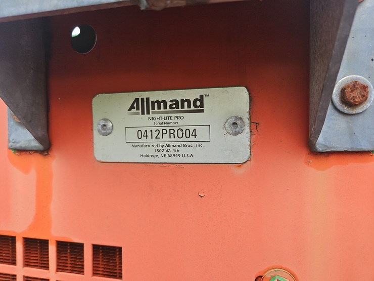 2004-allmand-tow-behind-light-tower-image-13