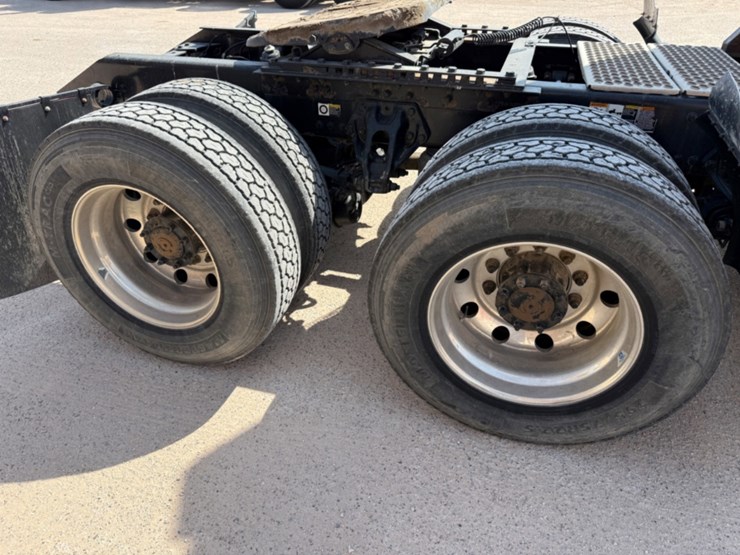 2020-kenworth-t680-image-5