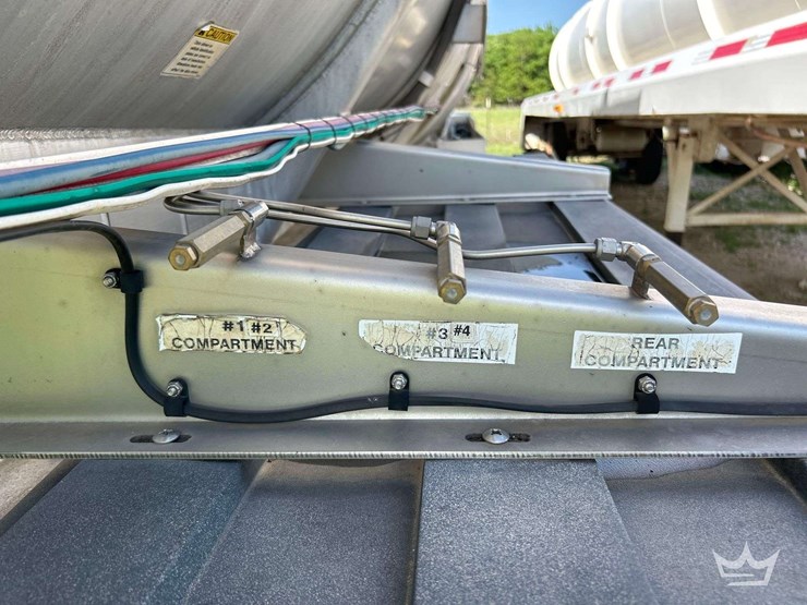 2010-brenner-aluminum-407-t/a-chemical-tanker-trailer-image-10