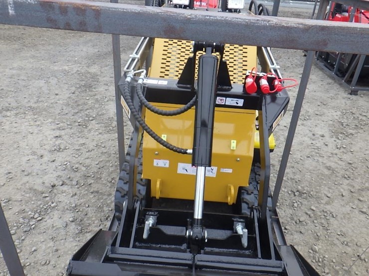 2026-agt-mx-crt23-skid-steer-tracked-loader-image-6