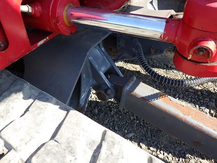 takeuchi-tb240-image-24
