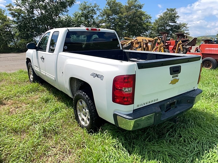 2013-chevy-silverado-pickup-truck-vn:114005-4x4-image-4