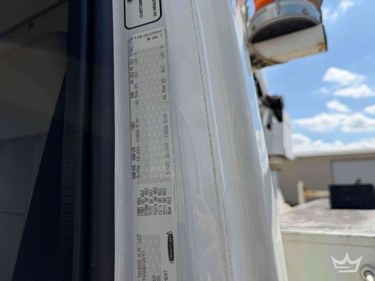 2016-freightliner-m2-106-image-10