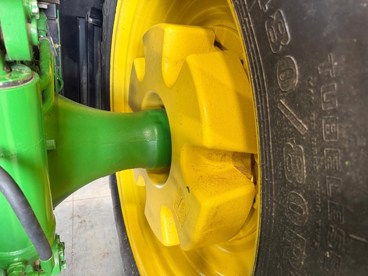 2011-john-deere-8285r-image-13
