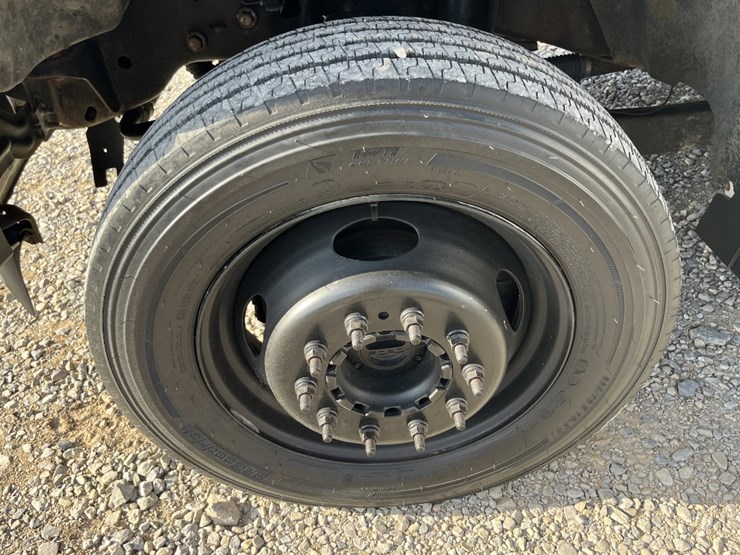 2015-ford-f550-image-15