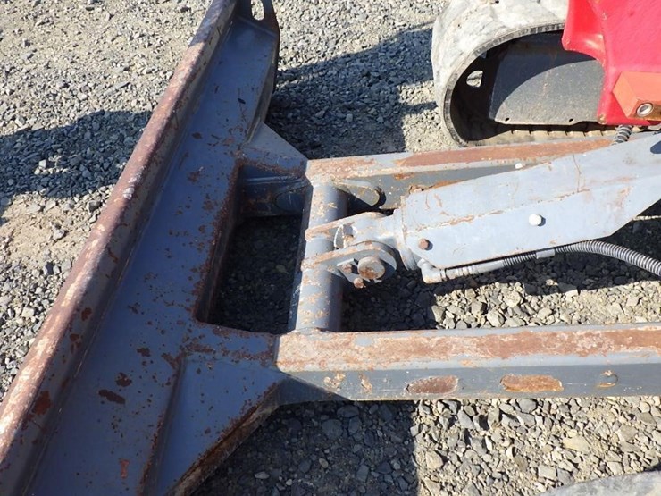 takeuchi-tb240-image-21
