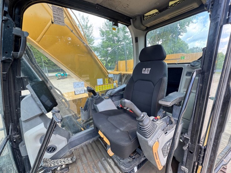 2021-caterpillar-320gc-image-7