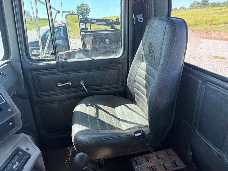 2000-mack-dm690sx-image-22