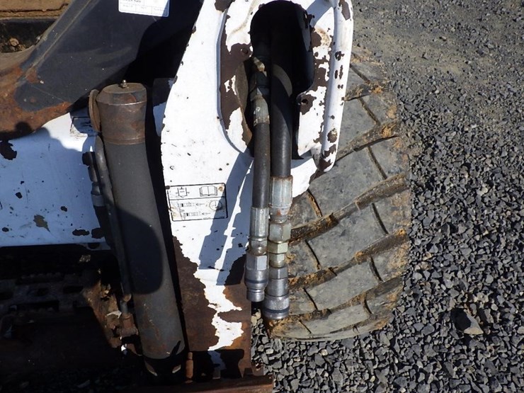 2013-bobcat-s750-image-12