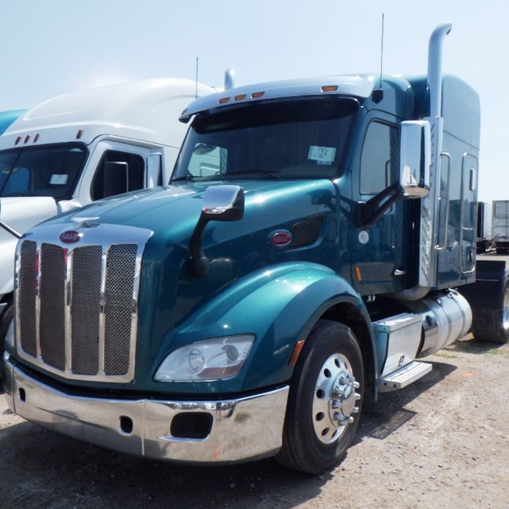 2017 PETERBILT 579