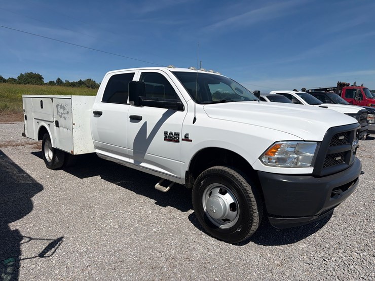 2016-dodge-3500-image-3