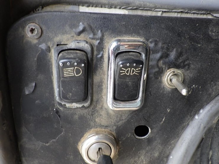 2009-peterbilt-387-image-57