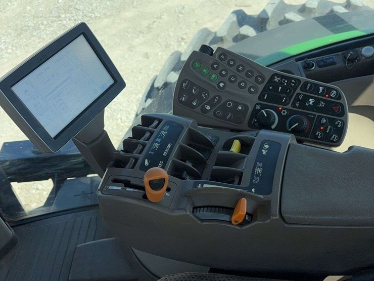 2012-john-deere-8335r-image-26