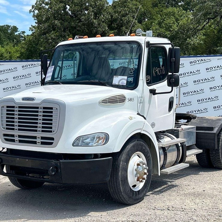 2014 FREIGHTLINER M2 106