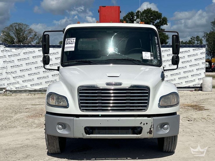 2017-freightliner-m2-106-image-44