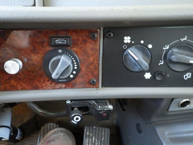 2006-kenworth-t300-image-39