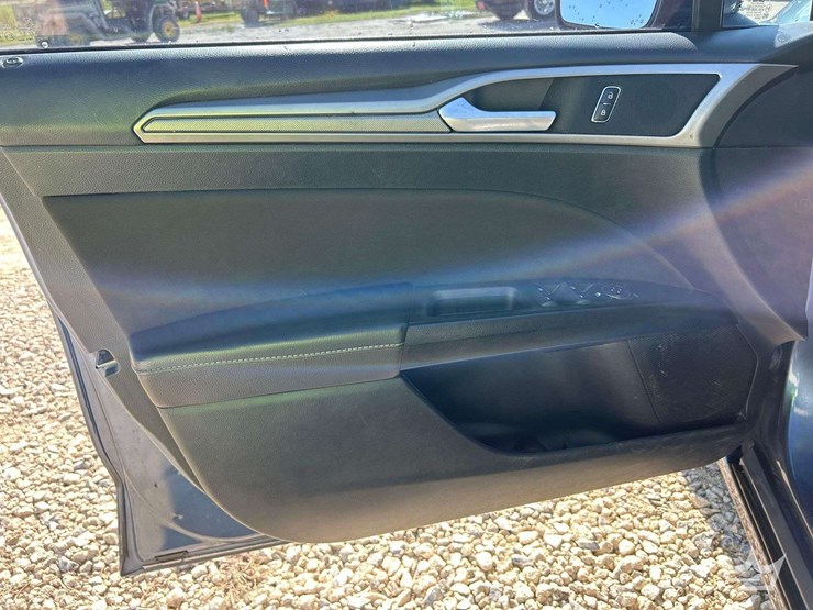 2018-ford-fusion-sedan-image-11