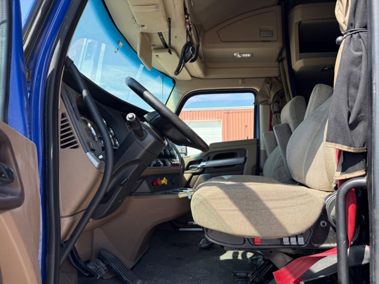 2020-kenworth-t680-image-15