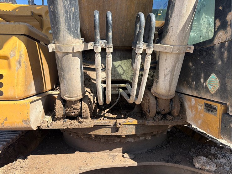 caterpillar-326fl-image-10