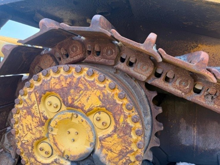 caterpillar-d10-image-7
