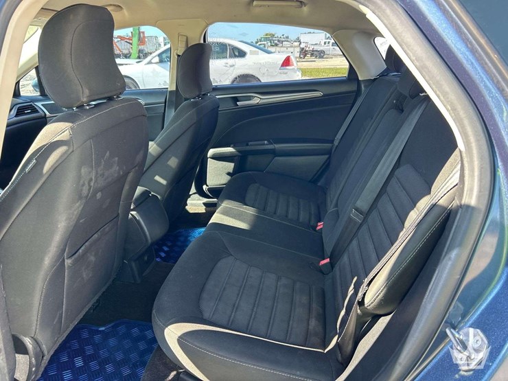 2018-ford-fusion-sedan-image-21
