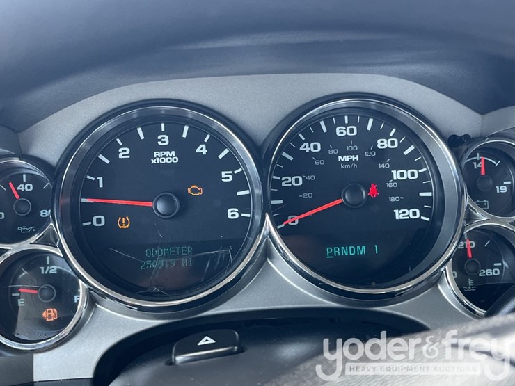 2011-gmc-sierra-2500hd-image-45