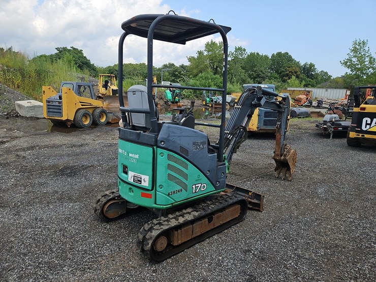 2012-deere-17d-image-5