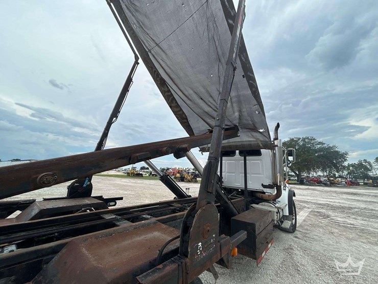 2007-sterling-l9500-image-23