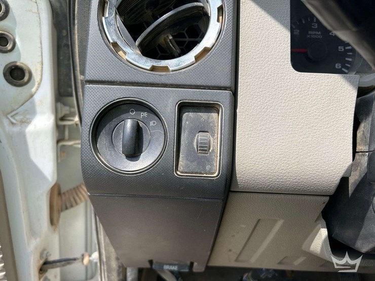 2010-ford-f550-image-15