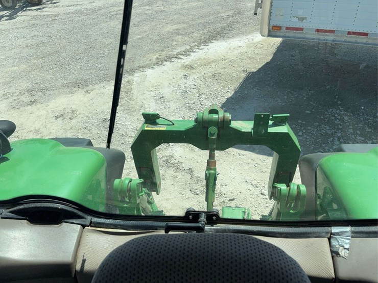 2012-john-deere-8335r-image-29