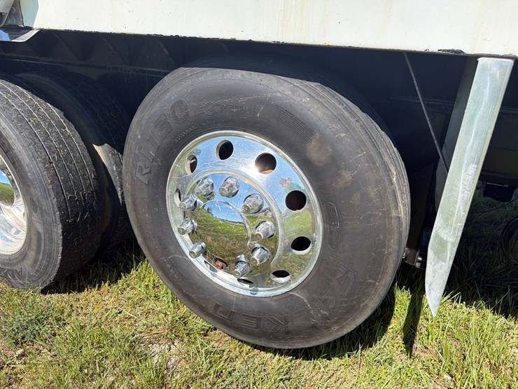 2023-kenworth-t880-image-14
