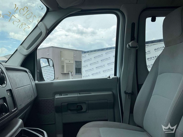 2013-ford-e350-image-17