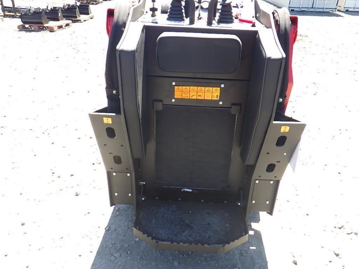 2026-future-1050k-skid-steer-tracked-loader-image-7