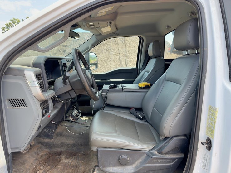 2023-ford-f550-xl-image-26