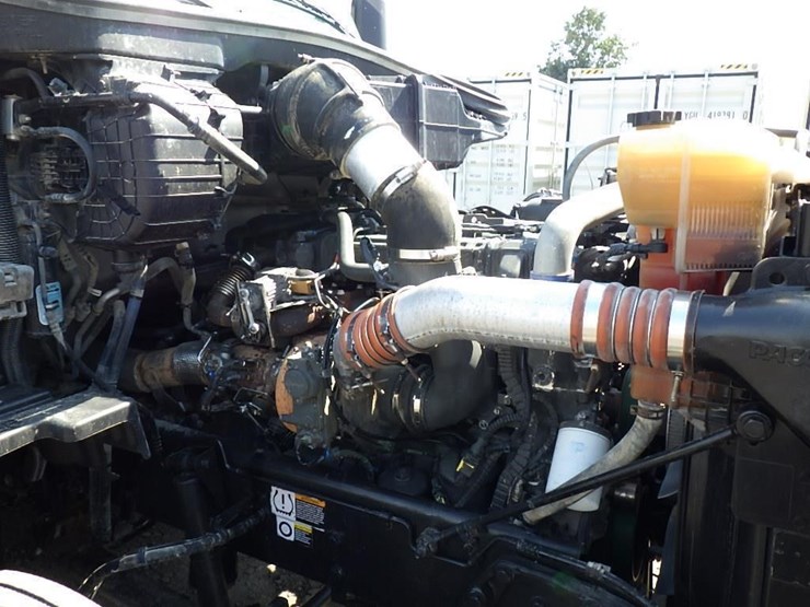 2015-peterbilt-375-image-22
