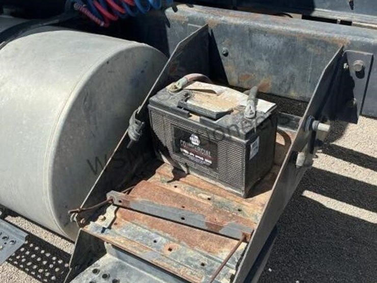 2000-international-8100-image-10