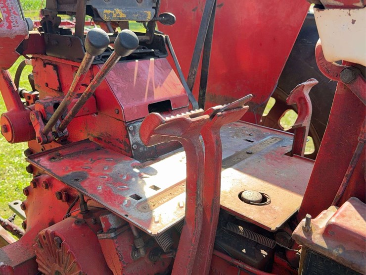 farmall-806-diesel-image-26
