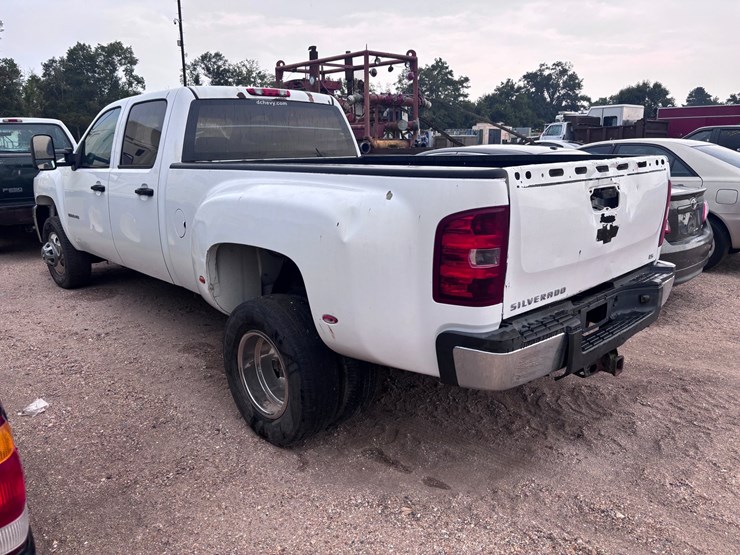 2013-chevrolet-3500-image-6