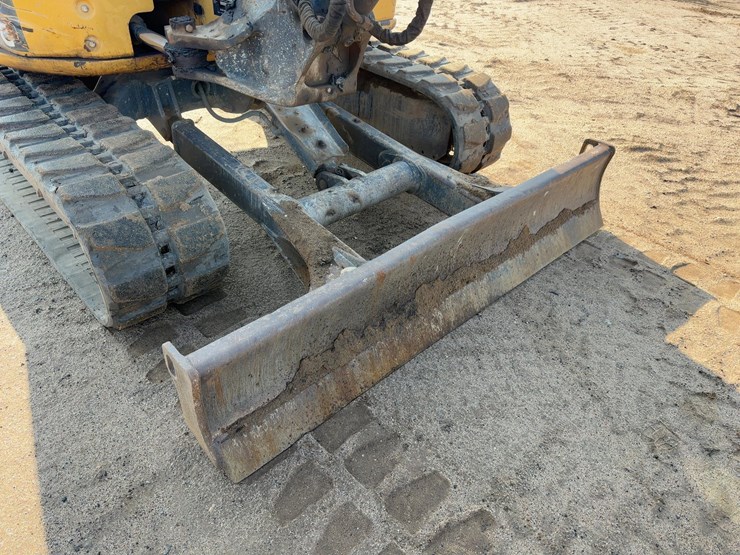 2016-deere-50g-image-17