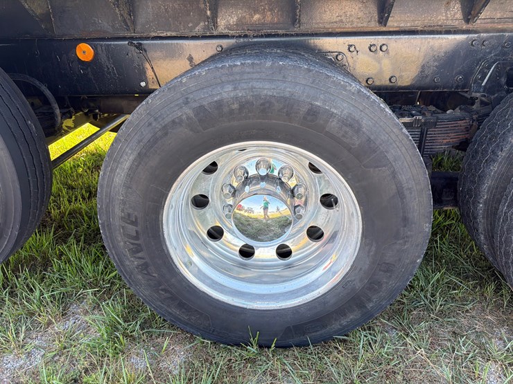 2023-kenworth-t880-image-9