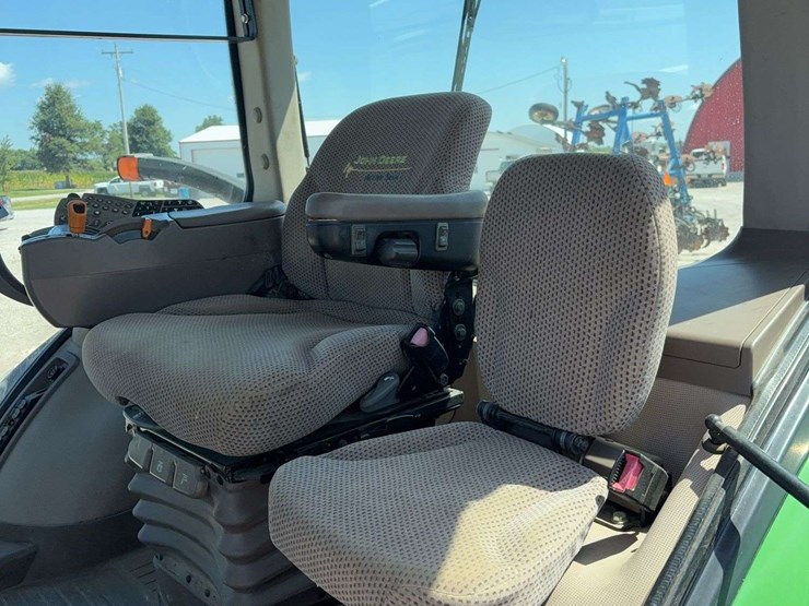 2012-john-deere-8335r-image-24
