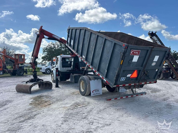 2017-freightliner-m2-106-image-3