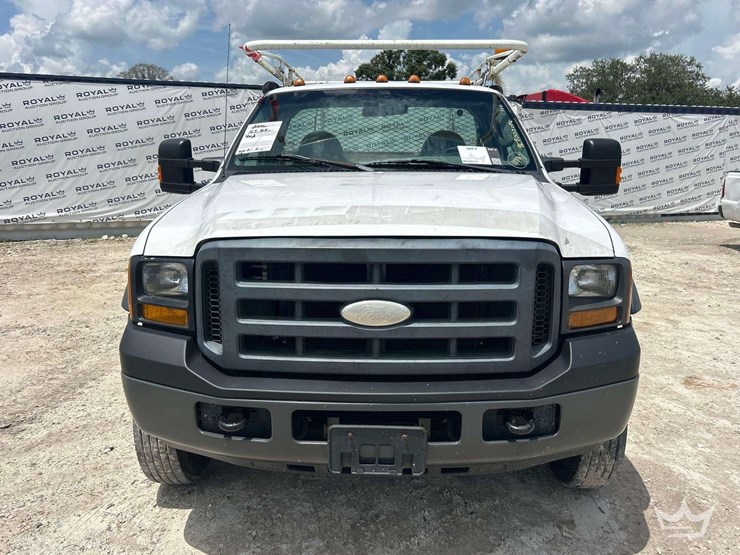 2006-ford-f450-image-36