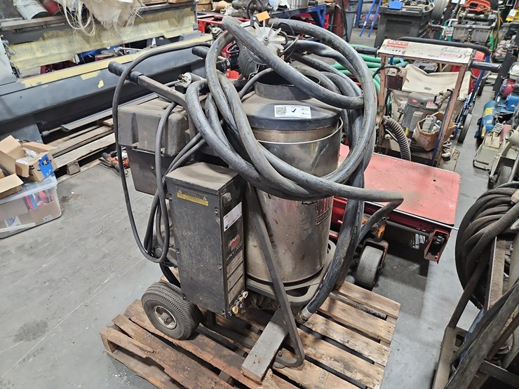 rhino-industrial-3020-hot-water-pressure-washer-image-1
