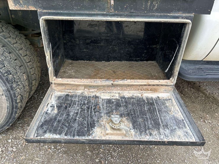 2010-ford-f550-image-31