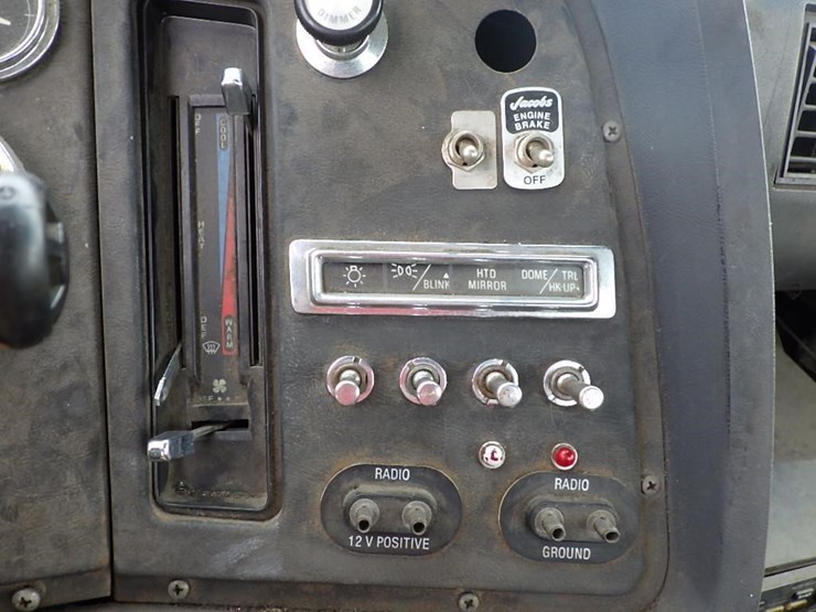 1989-ford-l9000-image-29